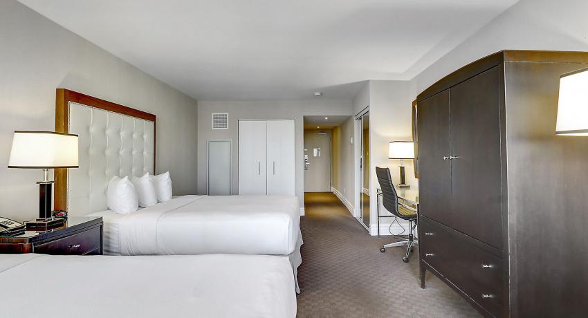 Studio  1 ½ 2 Queen